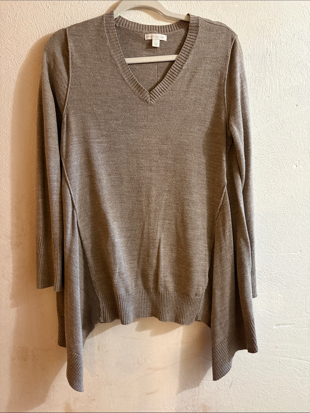 New York & Company Taupe V‑Neck Long Sleeve Sweater
